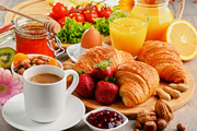 Завтрак с круассанами / Breakfast consisting of croissants 0b327c1337916541