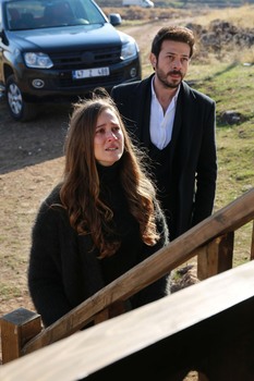 Hercai - Poze oficiale // Rezumate // Fragmente traduse  - Pagina 17 0ca4bd1361681806