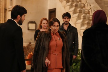 Hercai - Poze oficiale // Rezumate // Fragmente traduse  - Pagina 17 D4914e1359748190