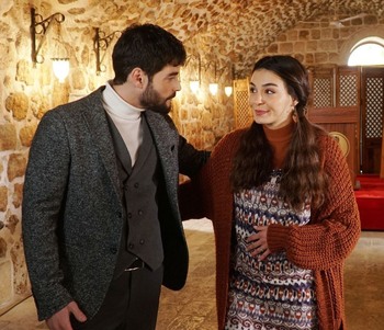 Hercai - Poze oficiale // Rezumate // Fragmente traduse  - Pagina 22 6540d71371681182