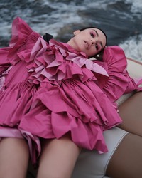 https://thumbs2.imagebam.com/c9/b3/84/41f2d21346182640.jpg