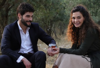 Hercai - Poze oficiale // Rezumate // Fragmente traduse  - Pagina 17 573d371359748196