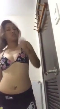 Real Teenager use big dildo and squirt - nsfw Videos