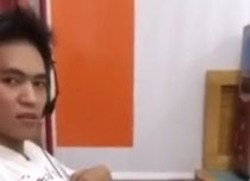 JAKOL SA COM SHOP HABANG PINAPANUOD