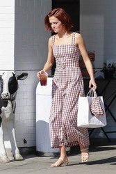 Zoey Deutch - Picking up food from Joan's on Third in Studio City 10/14/2019