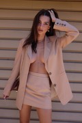 Эмили Ратаковски (Emily Ratajkowski) Inamorata body November 2019 - 9xMQ 5447c91340141662