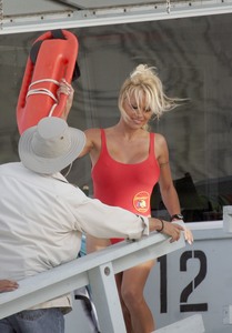 Pamela Anderson - Page 3 2766bb1367004550