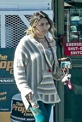 Paris Jackson - Stops for gas while out despite the Coronavirus in Los Angeles 03/21/2020