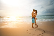 Счастливая пара на пляже / Happiness couple on beach 4c8cfd1352776202