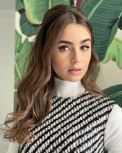 Lily Collins - Page 3 964ccf1366023652
