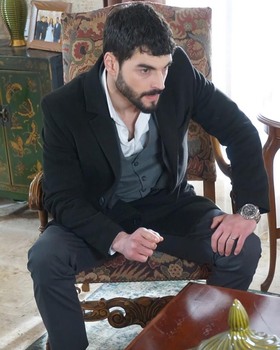 Hercai - Poze oficiale // Rezumate // Fragmente traduse  - Pagina 23 Fe0ec21373081259