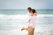 Счастливая пара на пляже / Happiness couple on beach Fd60301352776233