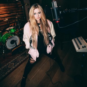 Avril Lavigne - Page 2 3816b11370808494