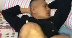 NAPAPIKIT SA SARAP ANG SECURITY GUARD HABANG BINABAYO